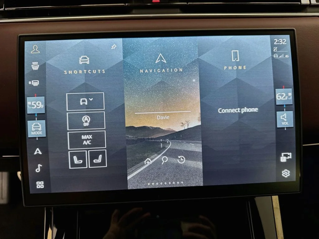 New 2026 Borasco Grey Land Rover Dynamic SE image 15