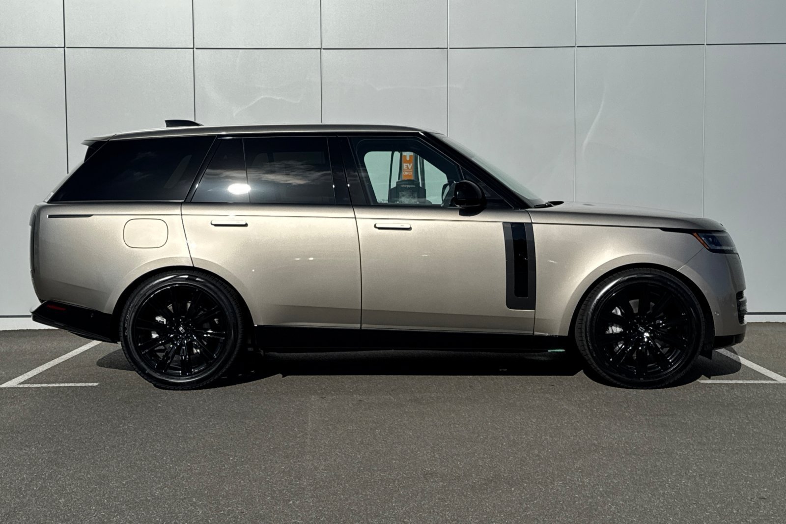 New 2027 Batumi Gold LAND ROVER SE image 6