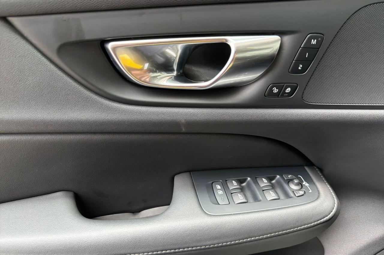 Used 2025 GREY Volvo Plus image 10