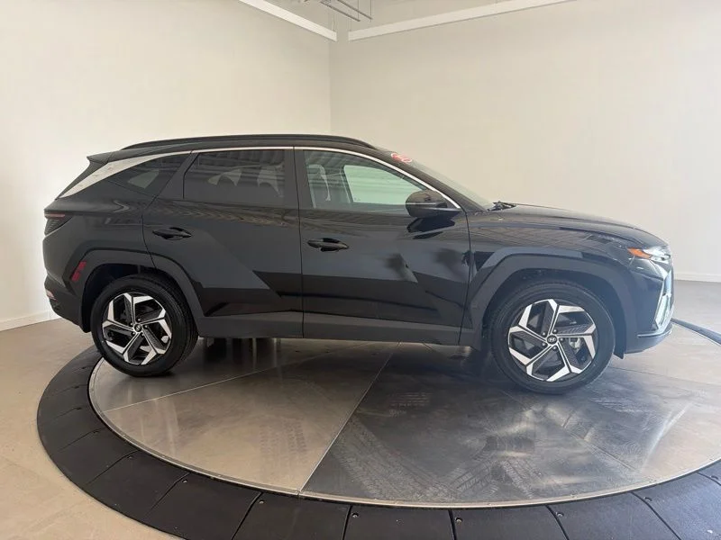 Used 2022 Black Hyundai SEL Convenience image 2