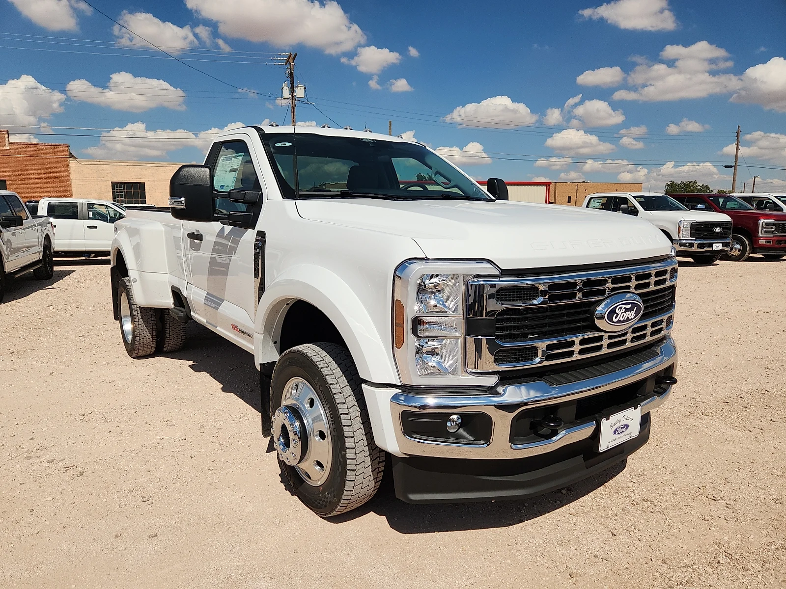 New 2027 Oxford White Ford XLT image 1