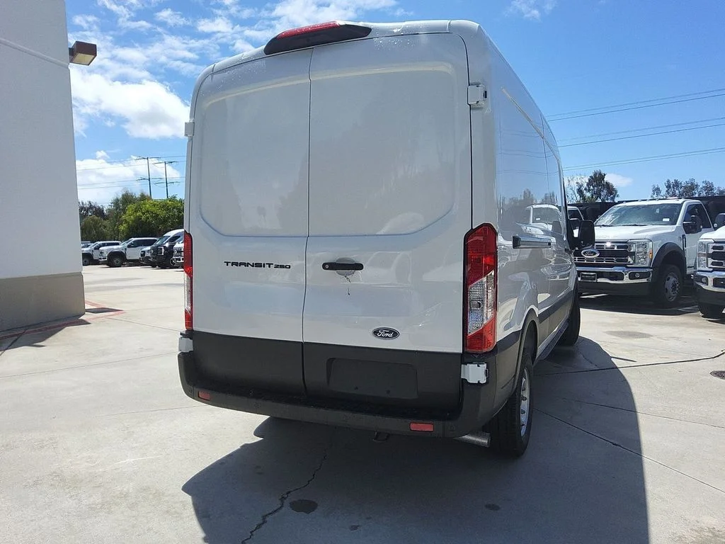New 2026 Oxford White Ford Base image 17