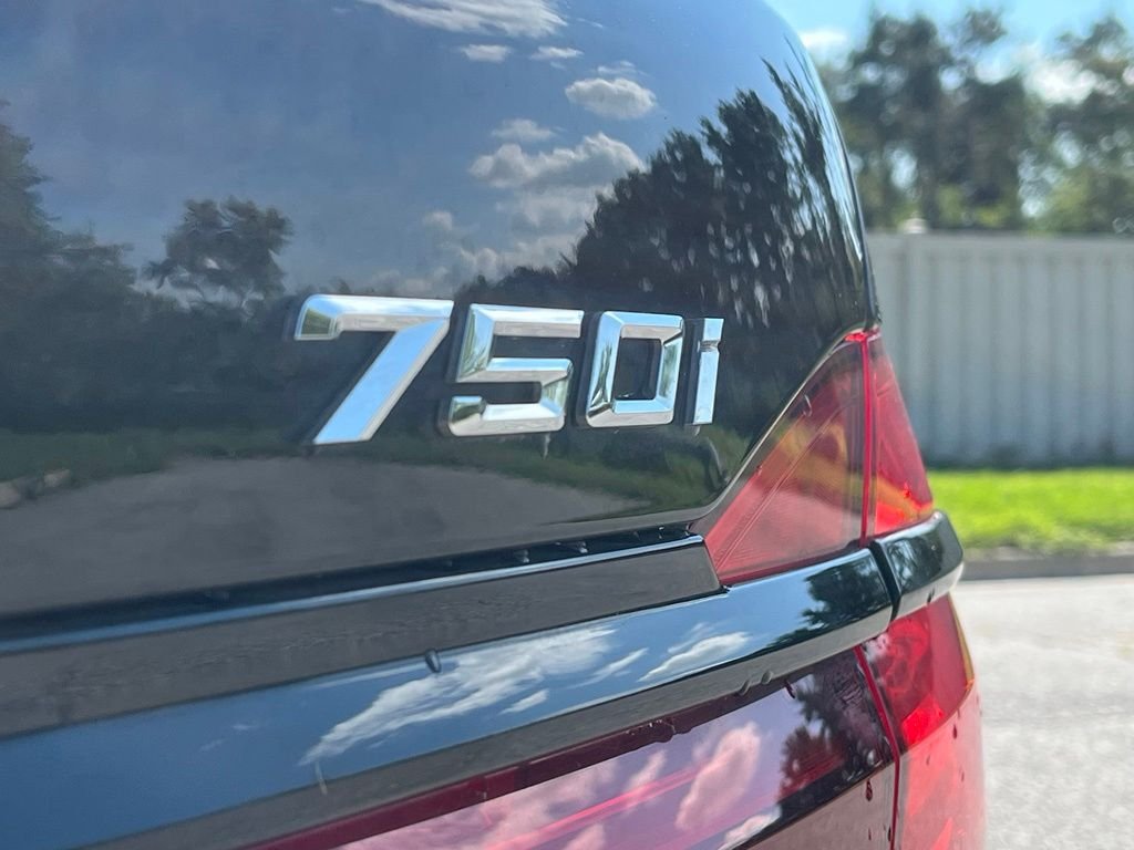 Used 2019 Black Sapphire Metallic BMW 750i xDrive image 13