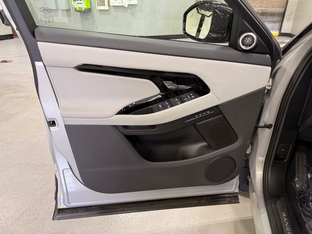Used 2026 Silver Land Rover  image 10