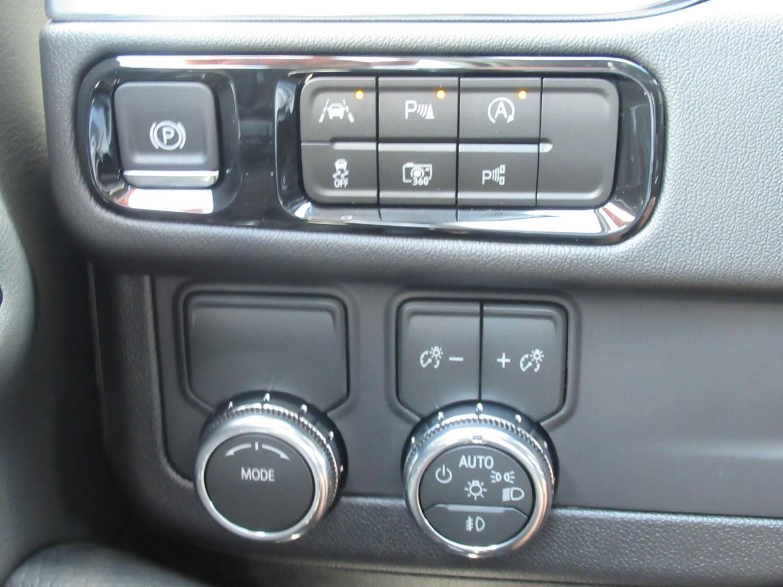 2026 GMC Yukon Denali - Photo 23