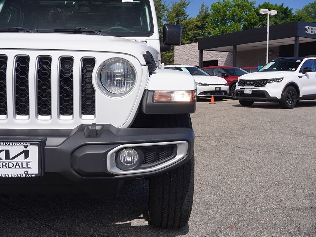 Used 2023 White Jeep Overland image 11