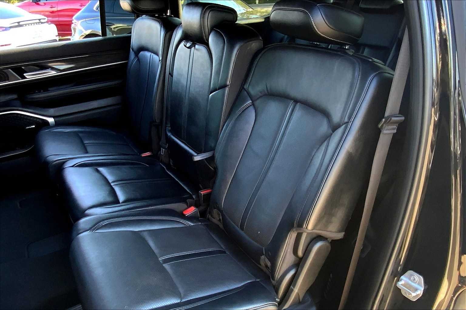 Used 2022 Diamond Black Crystal Pearlcoat Jeep Series III image 20