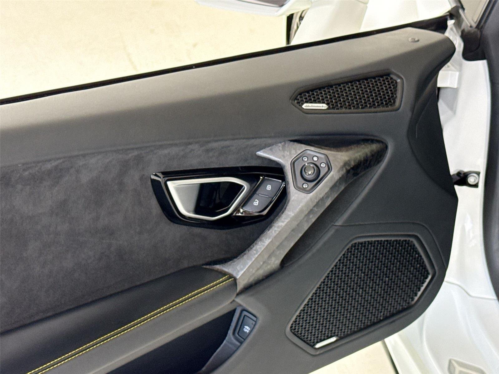 Used 2022 Bianco Canopus Lamborghini  image 13