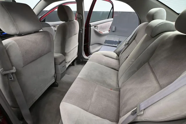 Used 2007 Red Toyota LE image 30