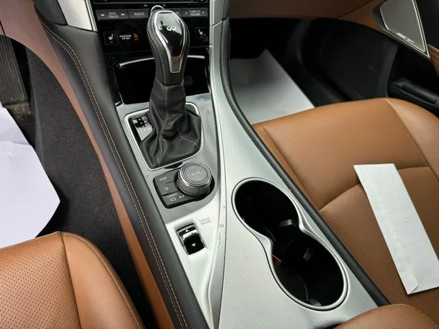 Used 2023 White INFINITI LUXE image 22