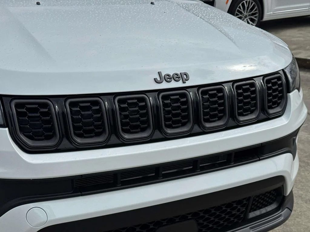 New 2026 White Jeep Latitude image 6
