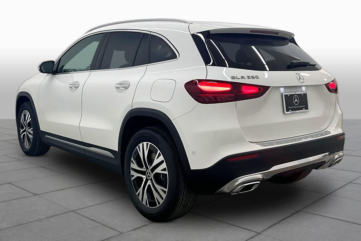 New 2026 Polar White Mercedes-Benz GLA 250 image 12
