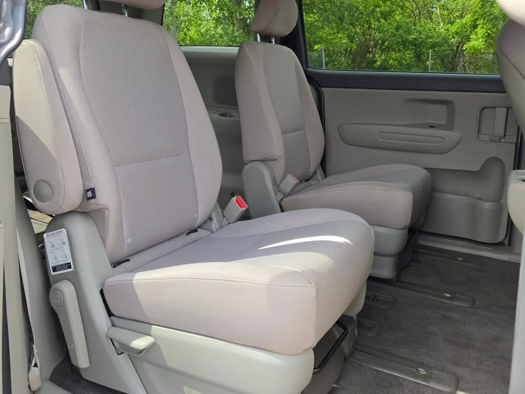2017 Kia Sedona LX - Photo 9