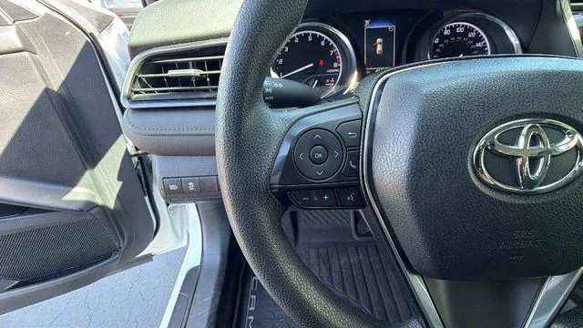 Used 2019 White Toyota LE image 27