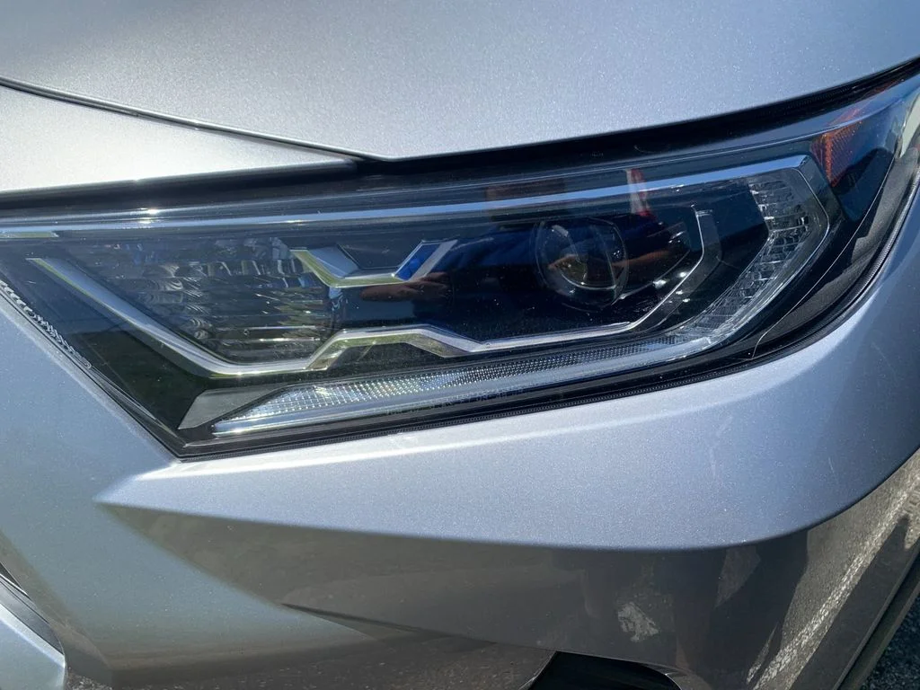 Used 2021 Silver Toyota XLE Premium image 8