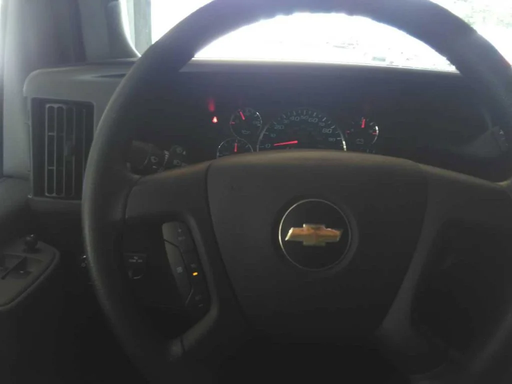 Used 2025 Summit White Chevrolet WT image 4