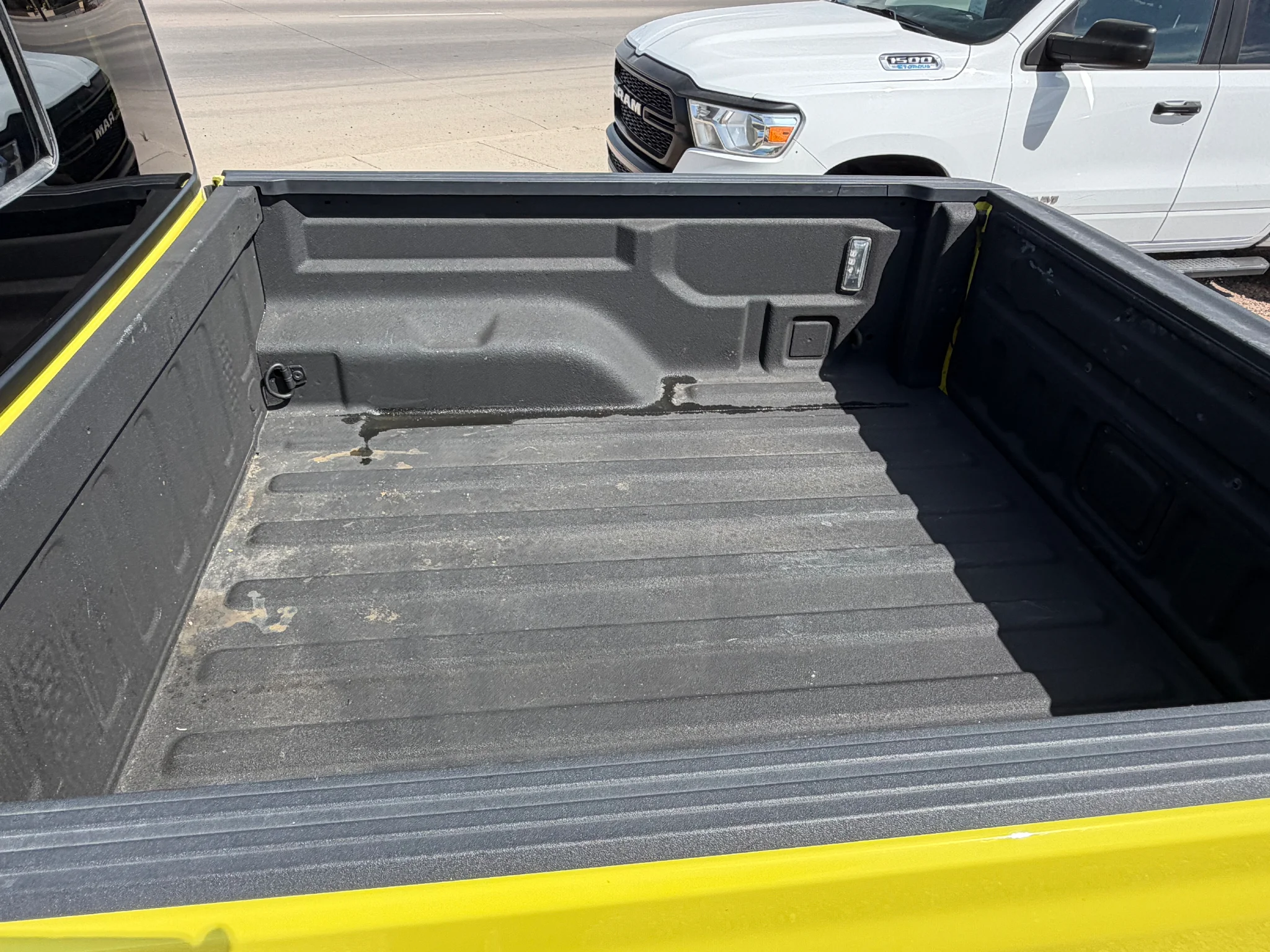 Used 2024 High Velocity Clearcoat Jeep Sport S image 33