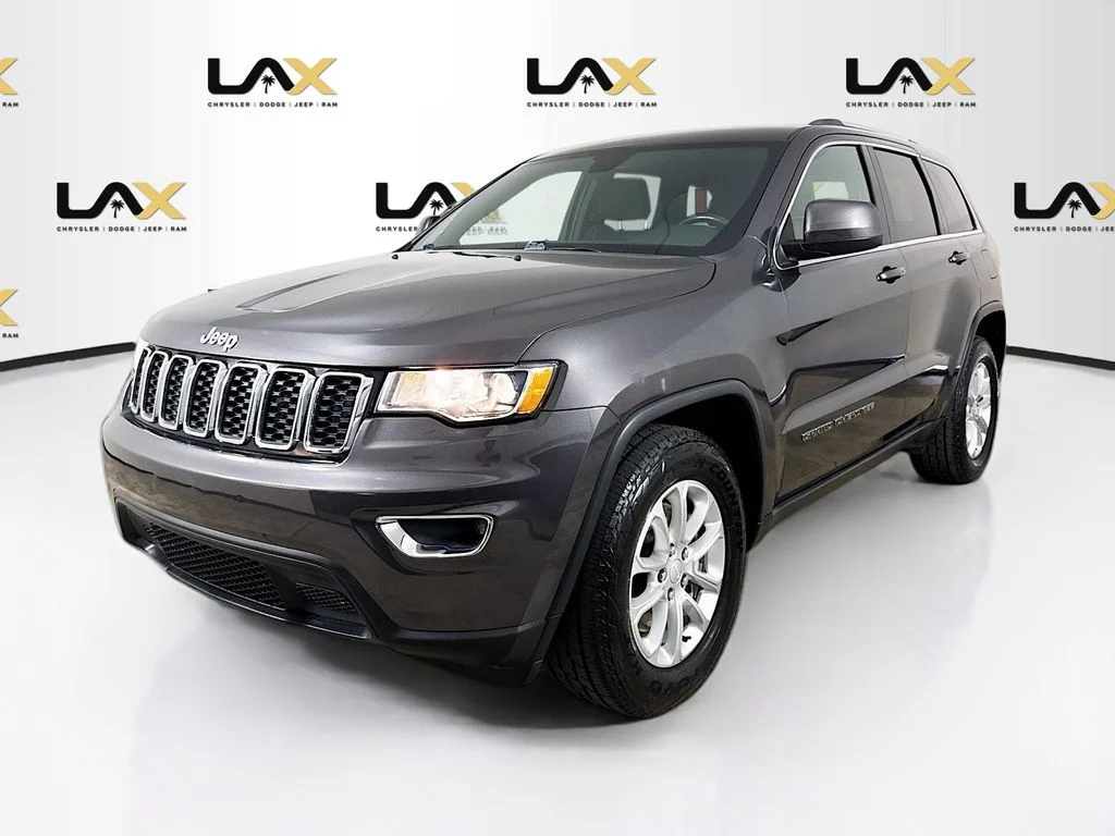 Used 2021 Gray Jeep Laredo E image 3