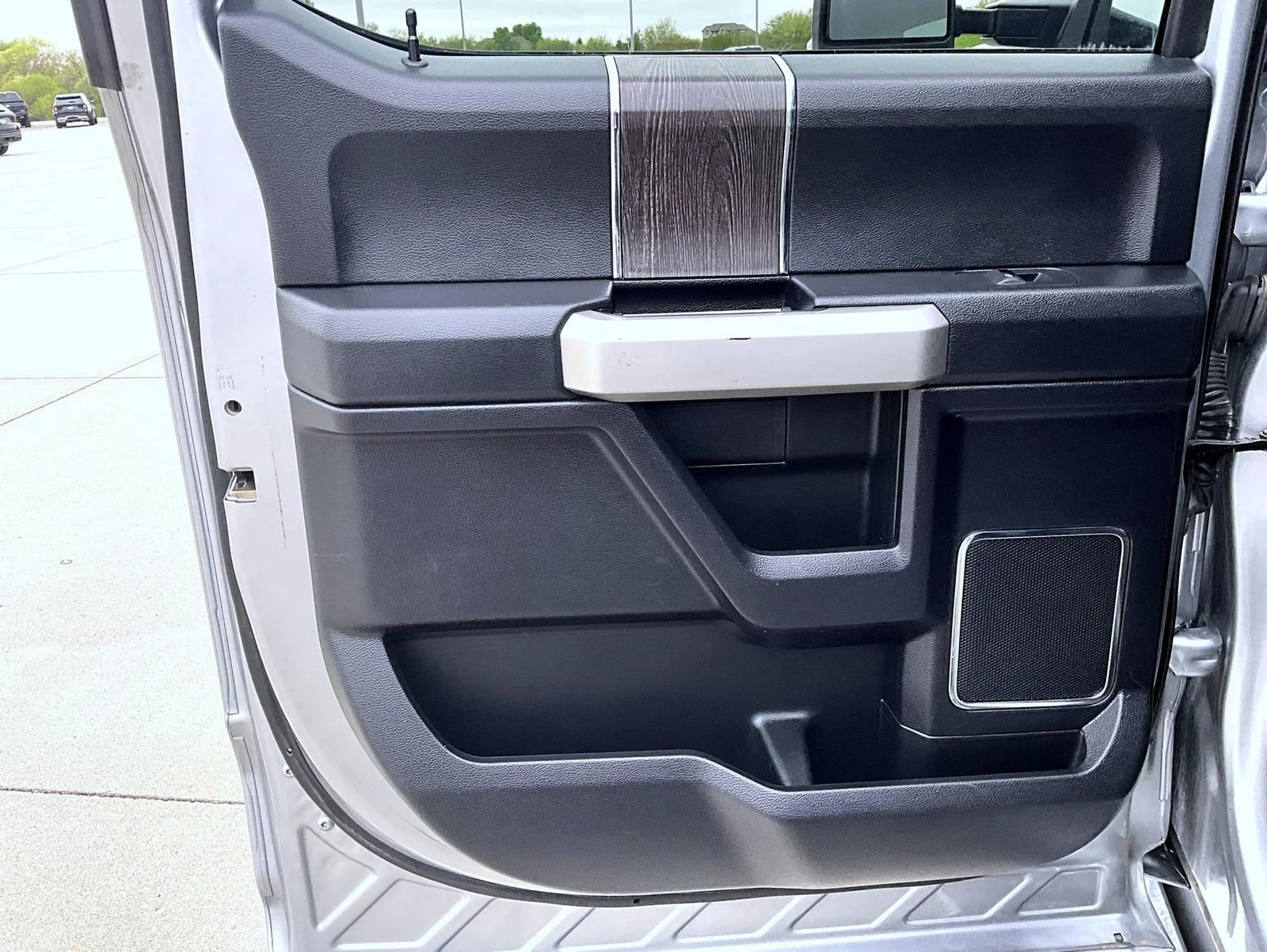 Used 2020 Silver Ford Lariat image 21