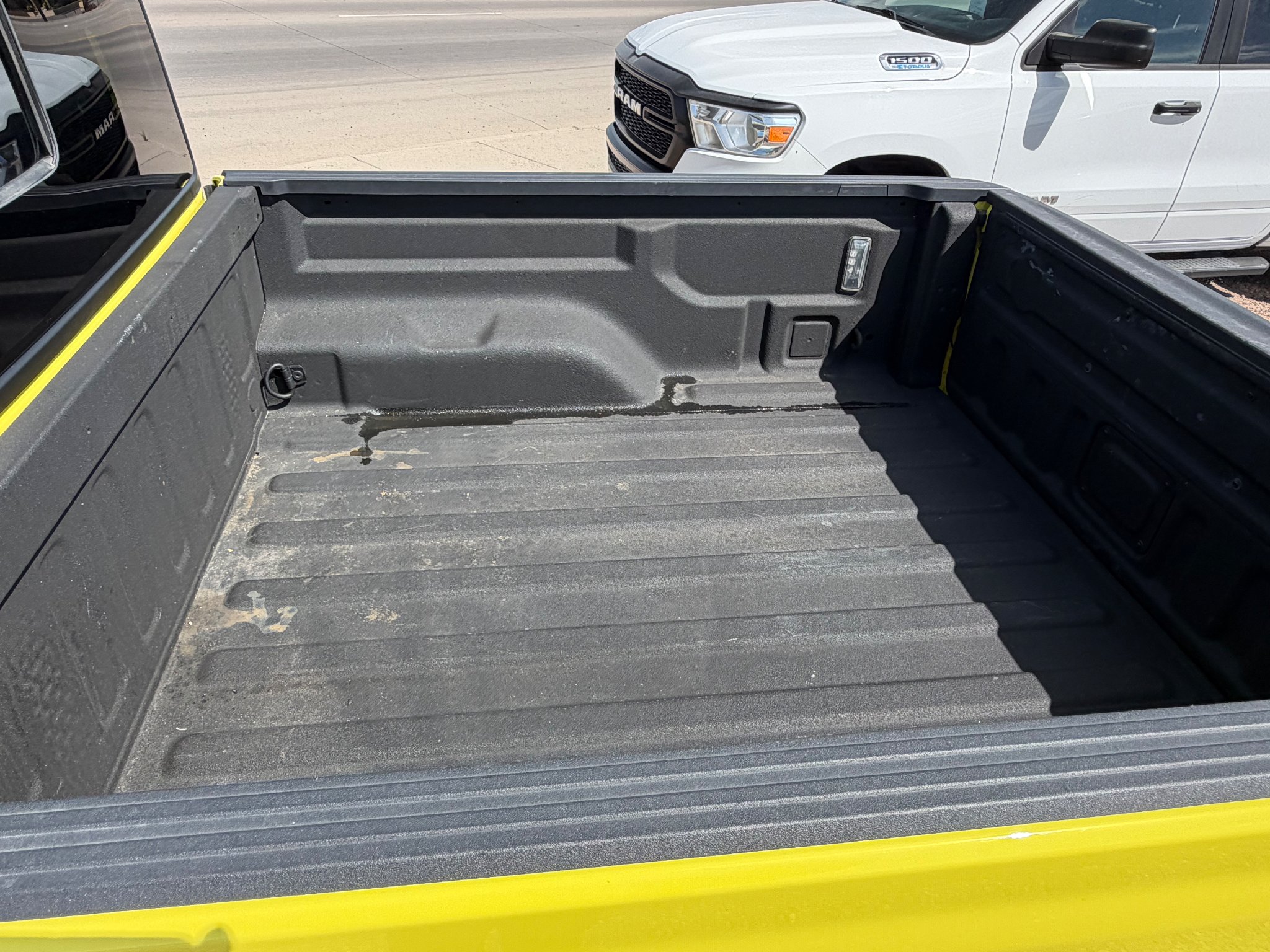 Used 2024 High Velocity Clearcoat Jeep Sport S image 33
