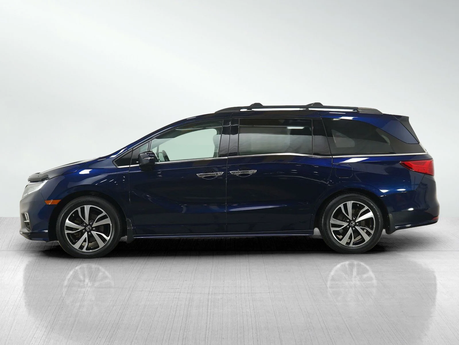 Used 2019 Honda Odyssey Touring with VIN 5FNRL6H89KB503512 for sale in Burnsville, Minnesota