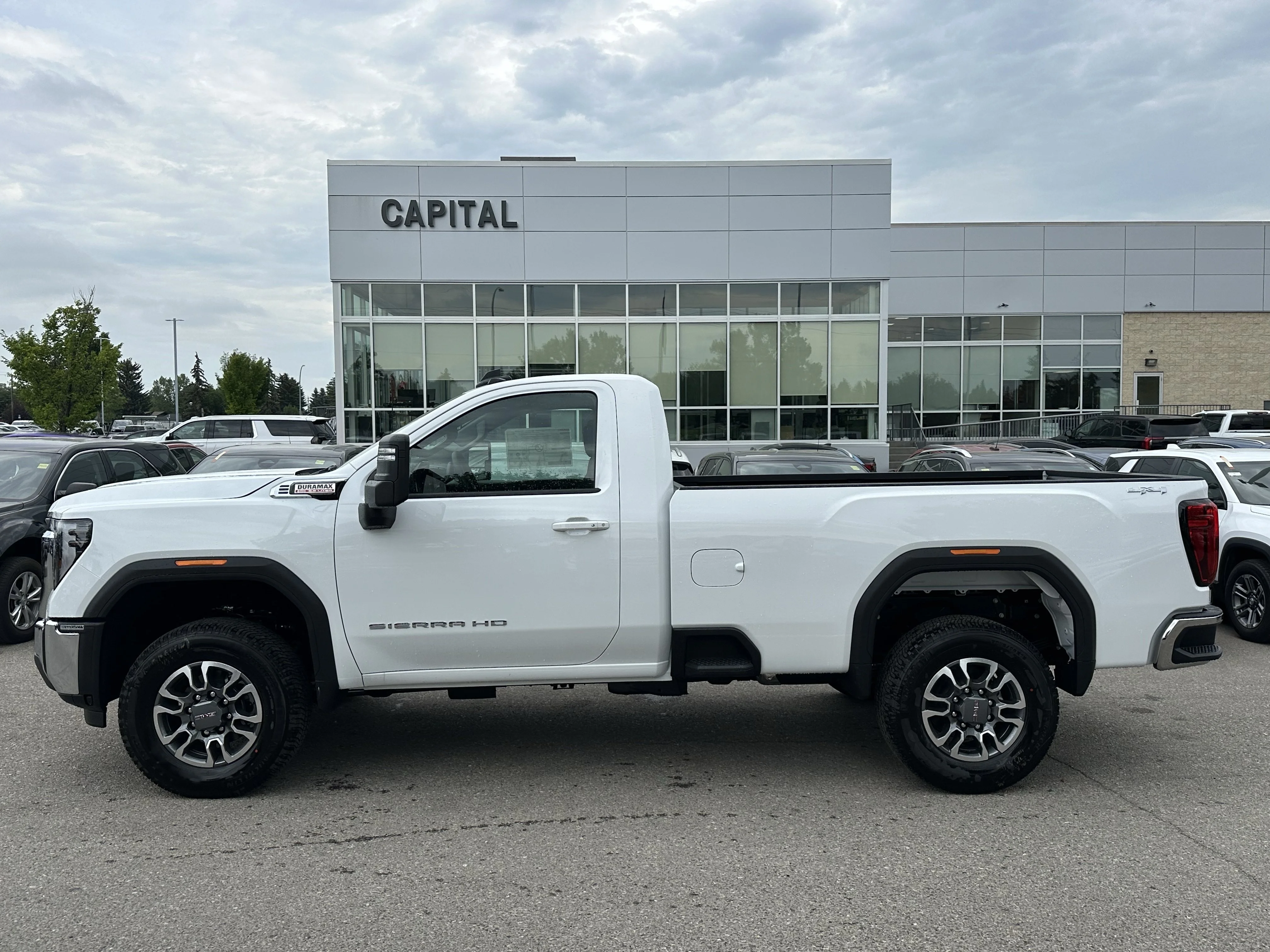 New 2026 Summit White GMC SLE image 3