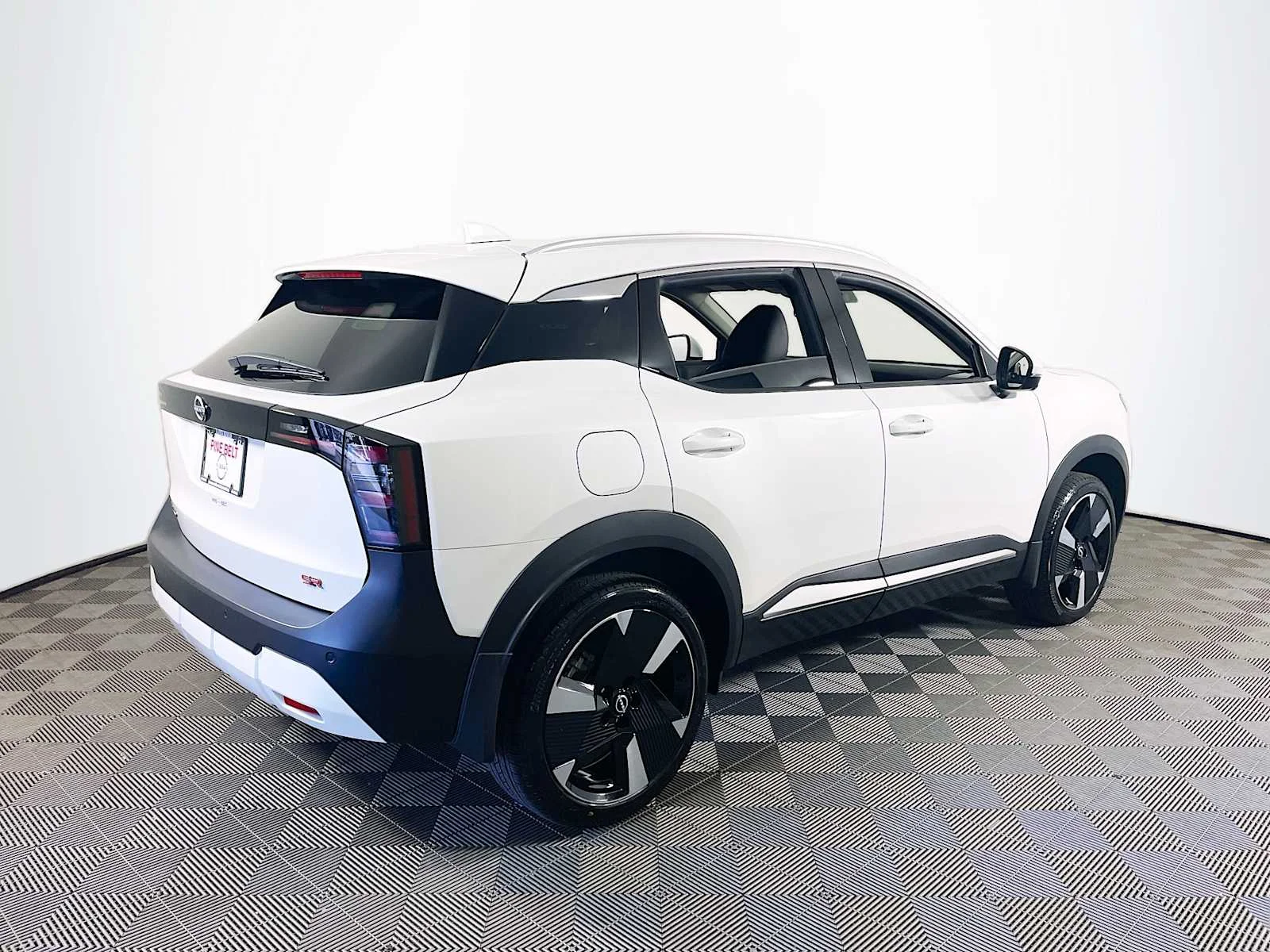 Certified Used 2025 Aspen White Tricoat Nissan SR image 4