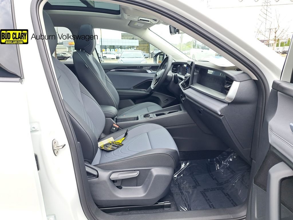 New 2026 White/off-white Volkswagen 2.0T SE image 14