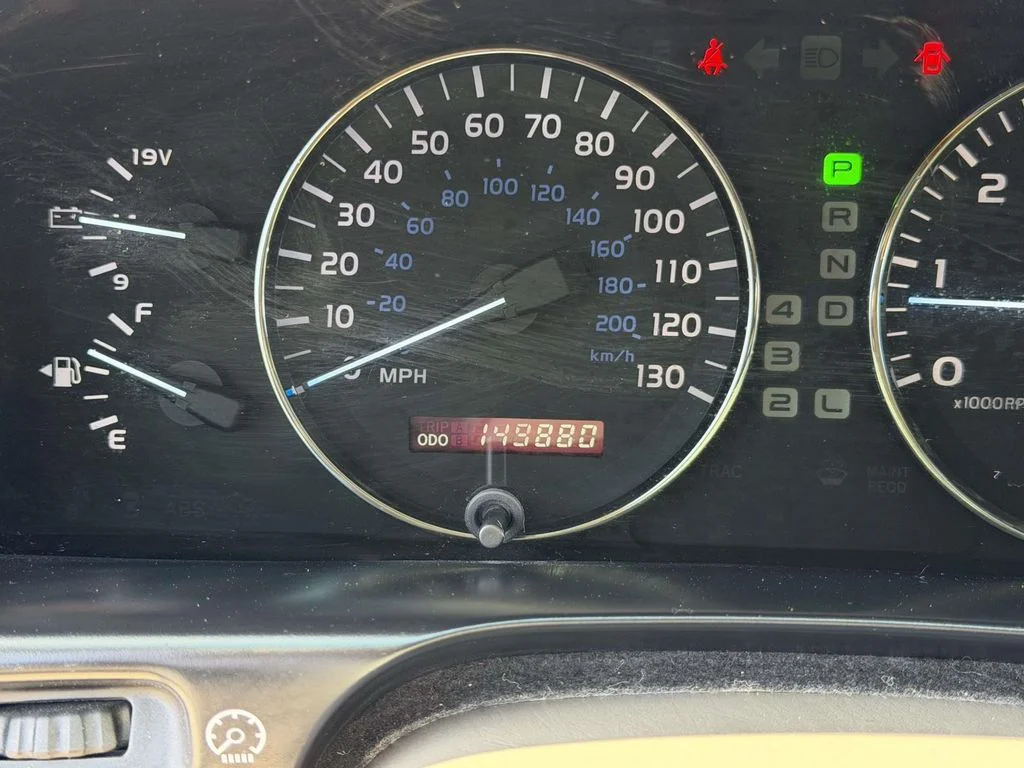 Used 2004 White Lexus 470 image 28