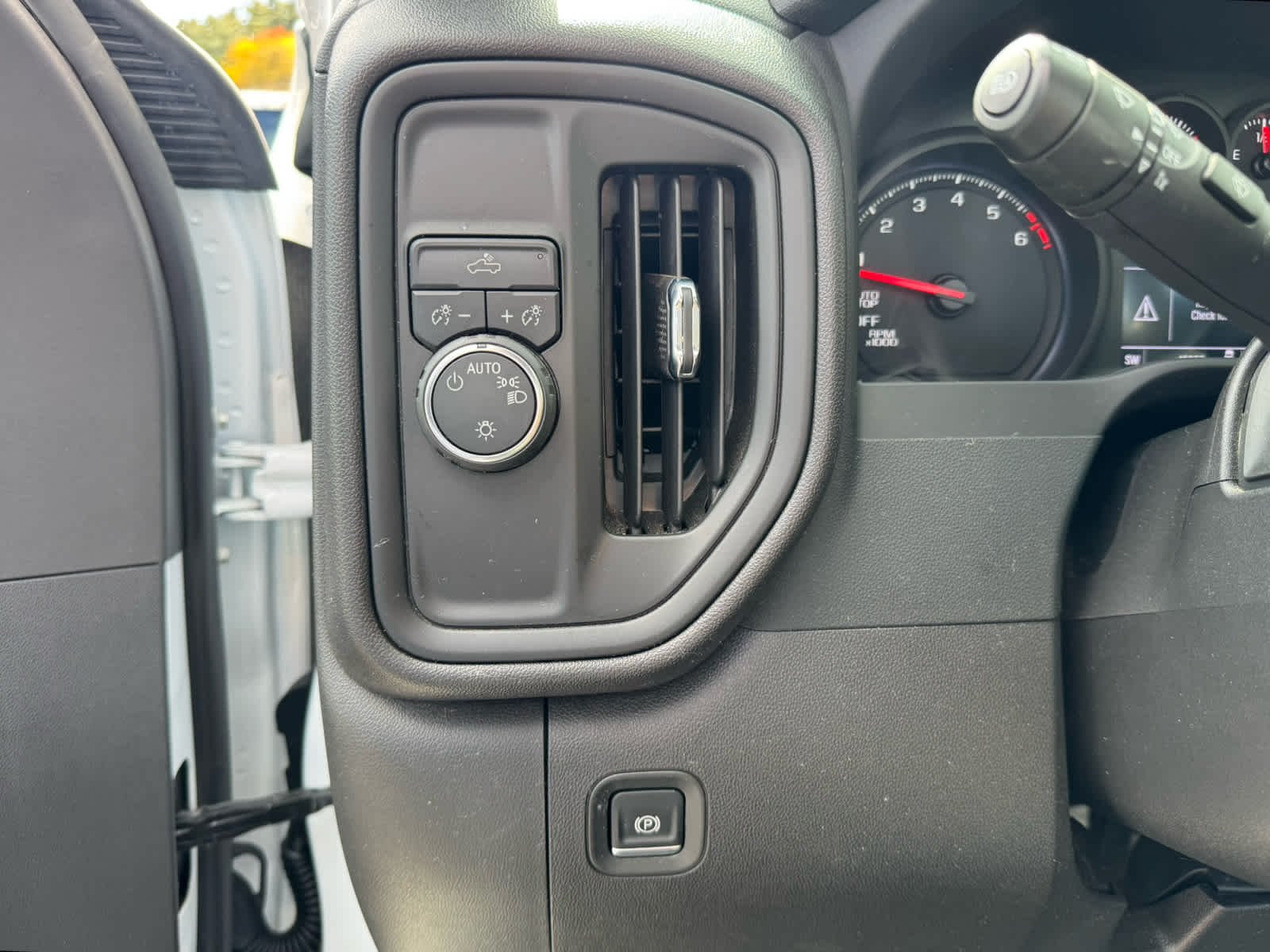 Certified Used 2025 Summit White Chevrolet Work Truck image 13