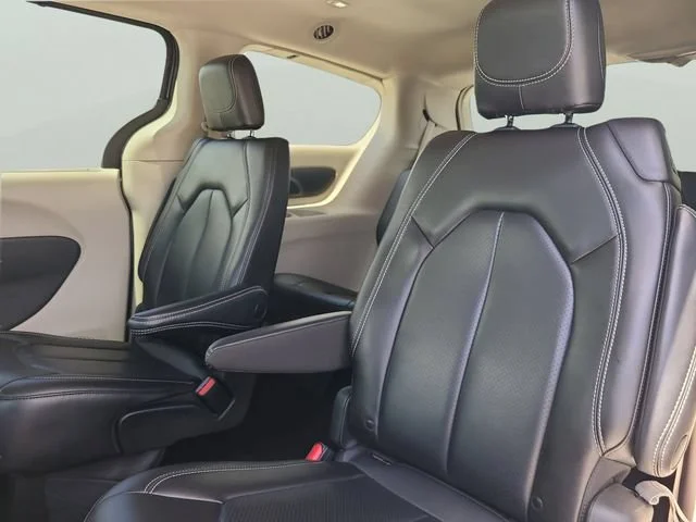 Used 2023 Gray Chrysler Touring L image 7