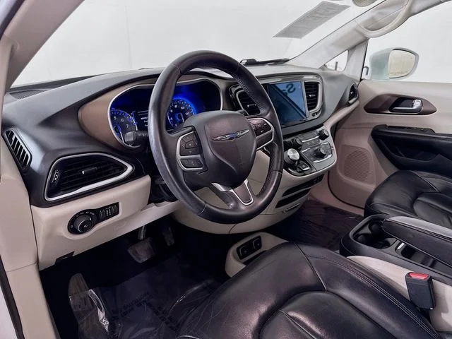 Used 2017 White Chrysler Touring L image 9