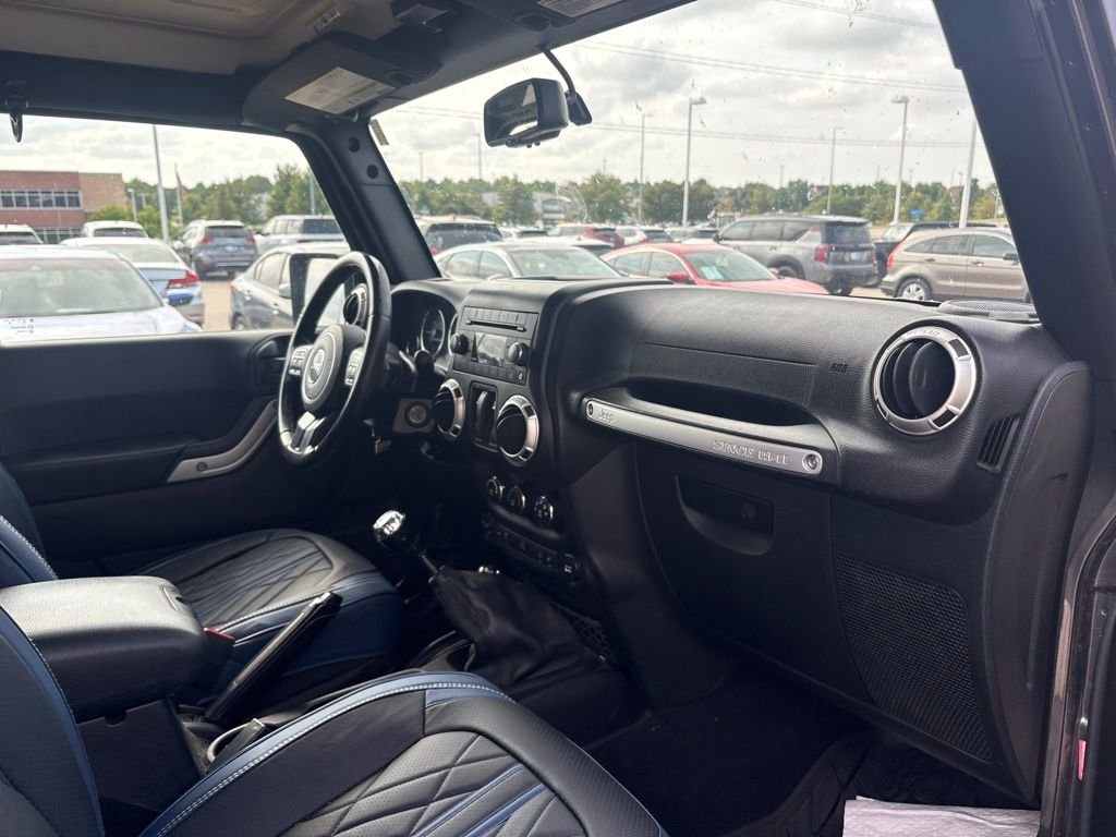 Used 2017 Granite Crystal Metallic Clearcoat Jeep Sahara image 21