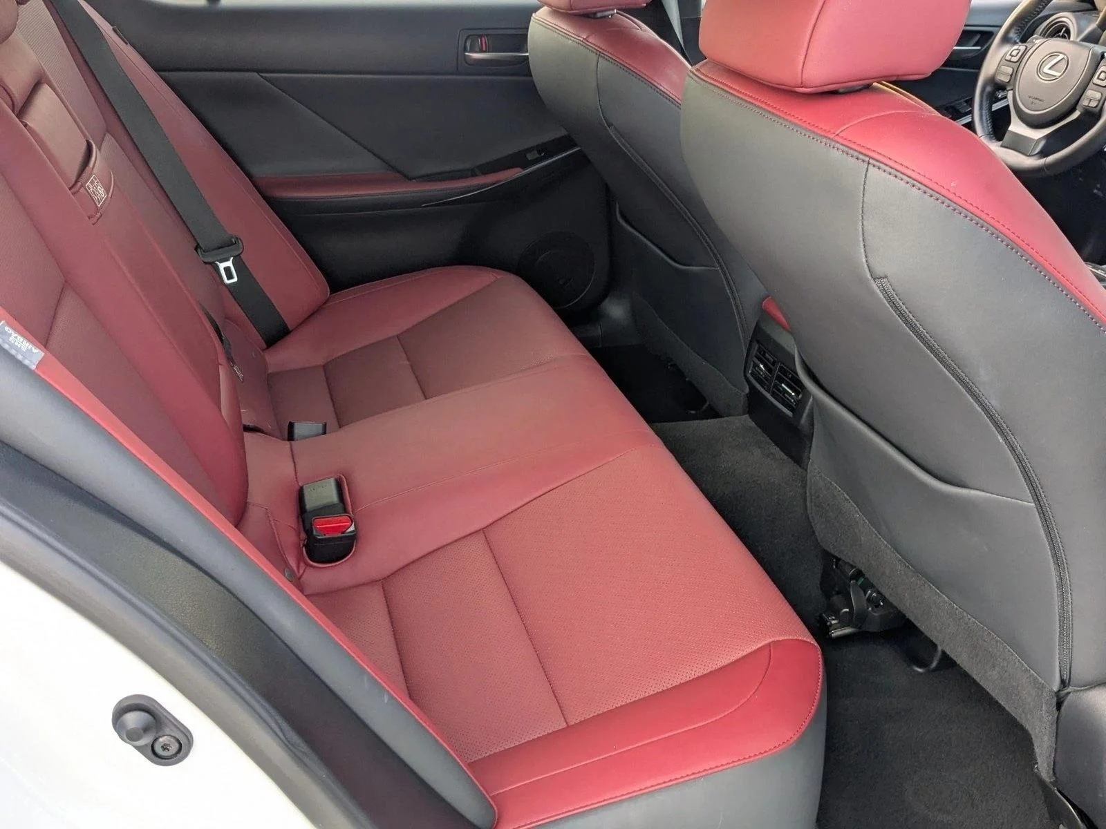 2024 Lexus IS 300 - Photo 20