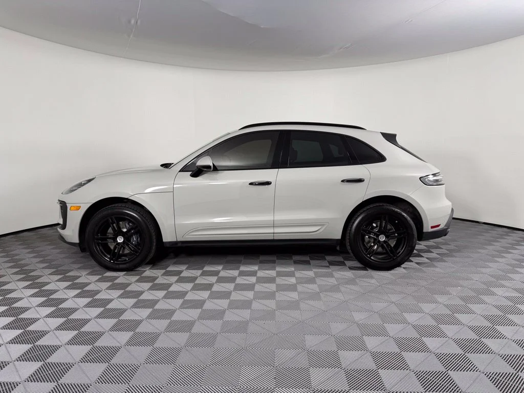 Certified Used 2022  Porsche  image 2