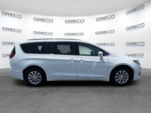 Used 2018 White Chrysler Touring L Plus image 8