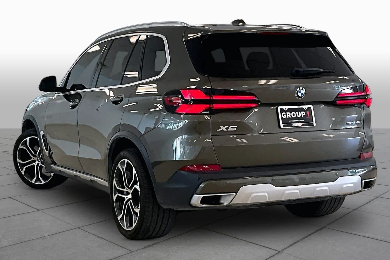 Used 2025 Manhattan Green Metallic BMW sDrive40i image 11