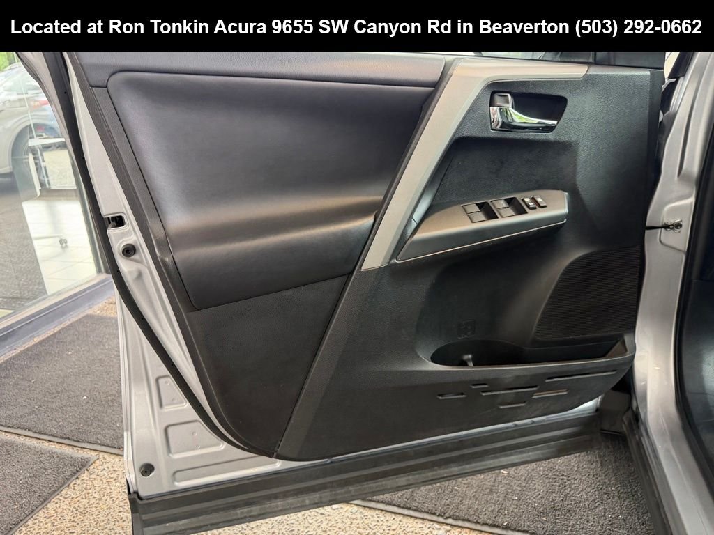 Used 2016 Silver Sky Metallic Toyota XLE image 11