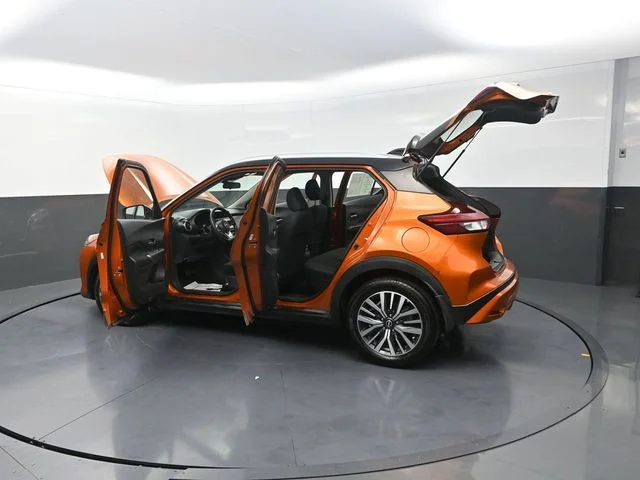 Used 2022 Orange Nissan SV image 33