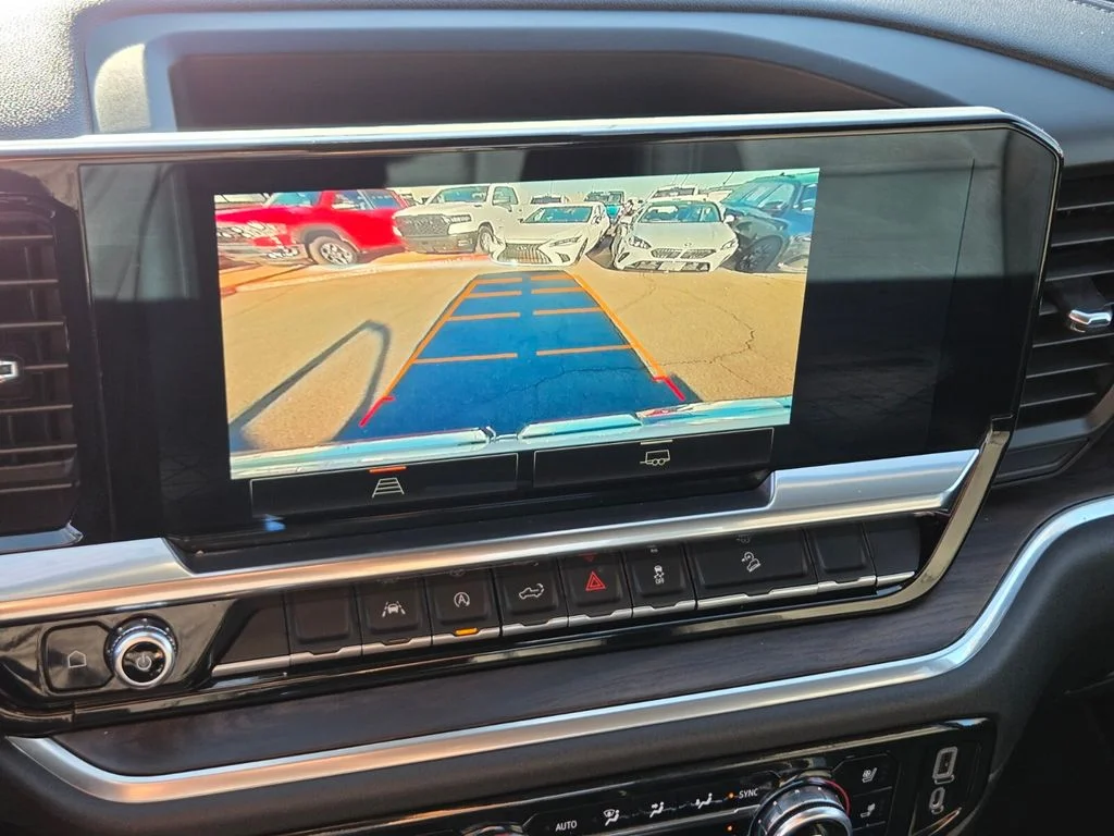 Used 2023 White GMC SLT image 29
