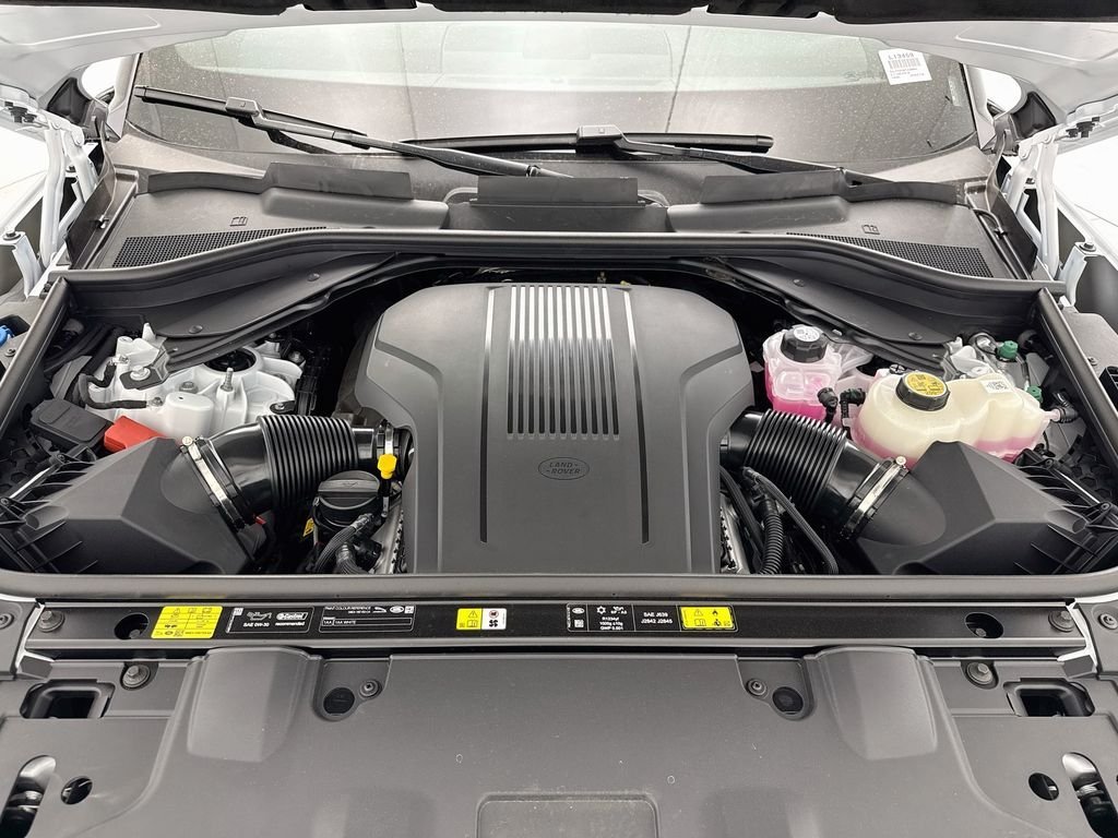 New 2026 Fuji White LAND ROVER SE LWB 7-Seats / V8 image 28