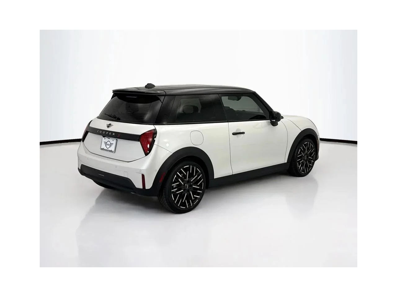 New 2026 Nanuq White Metallic MINI ICONIC image 5