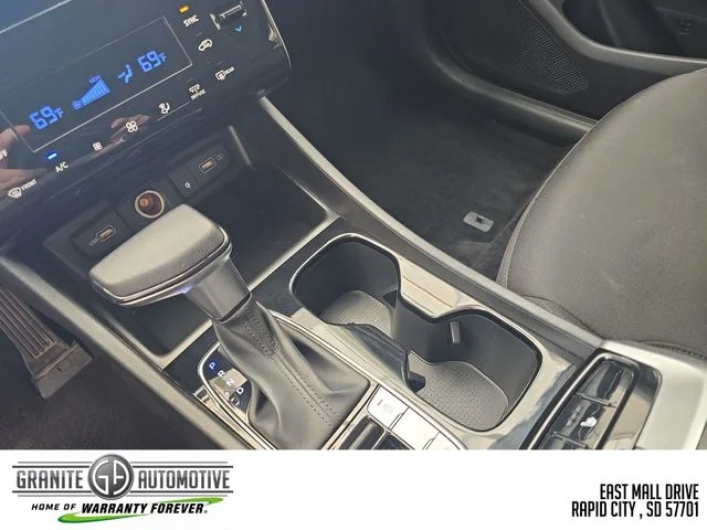 Used 2024 White Hyundai SEL image 24