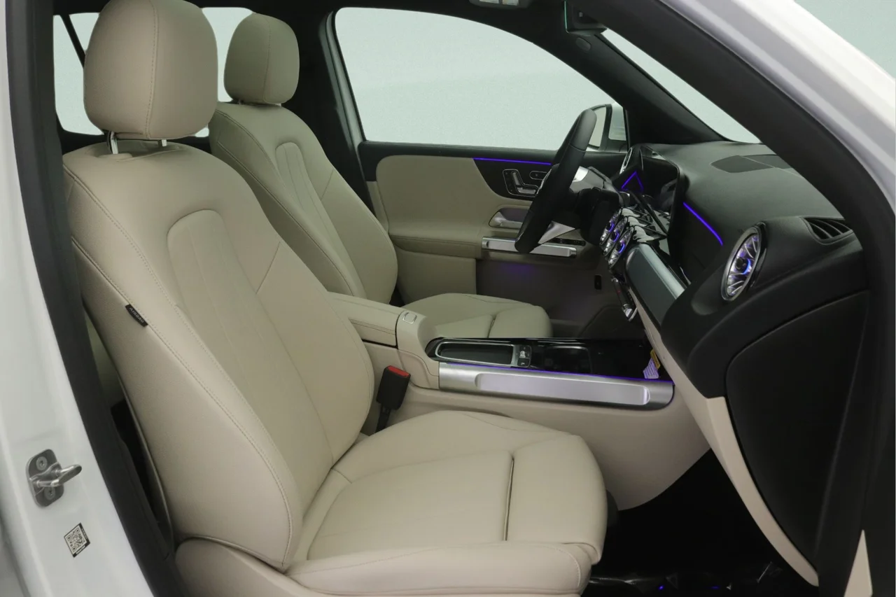 New 2026 Polar White Mercedes-Benz GLB 250 image 7