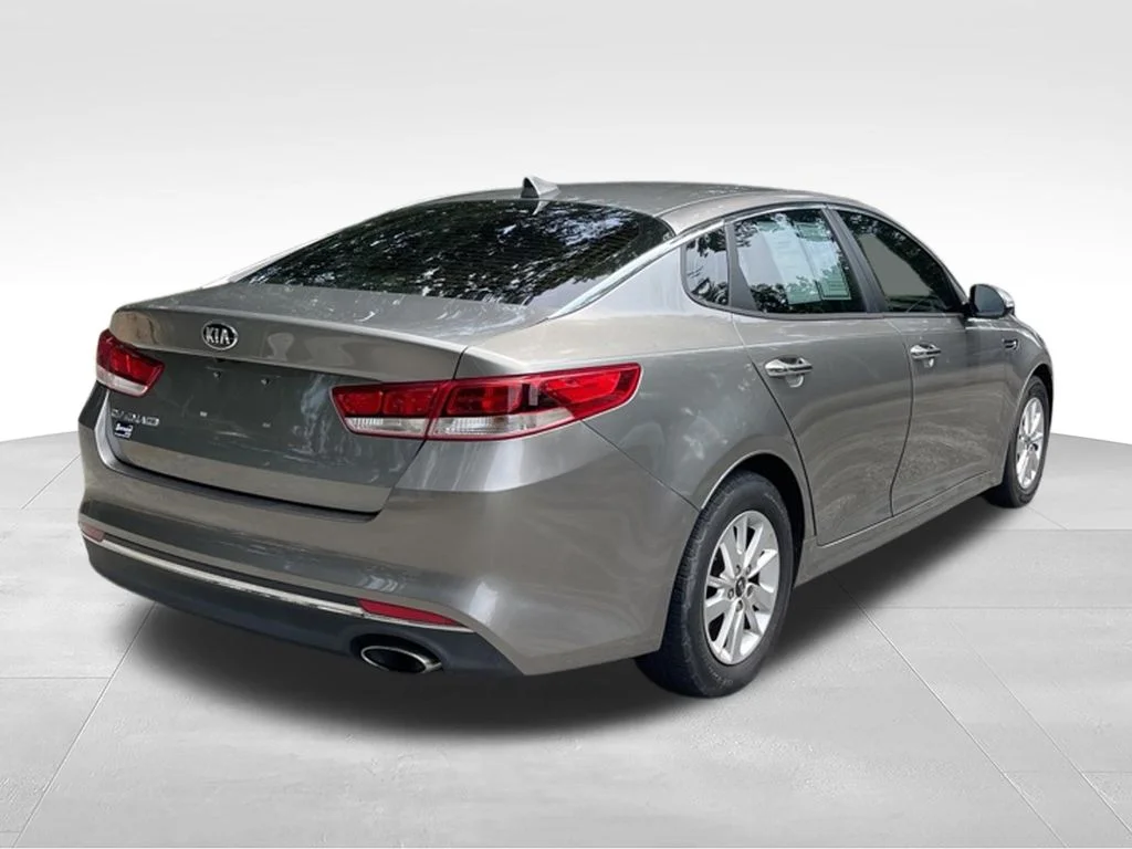 Used 2017 Silver Kia LX image 4
