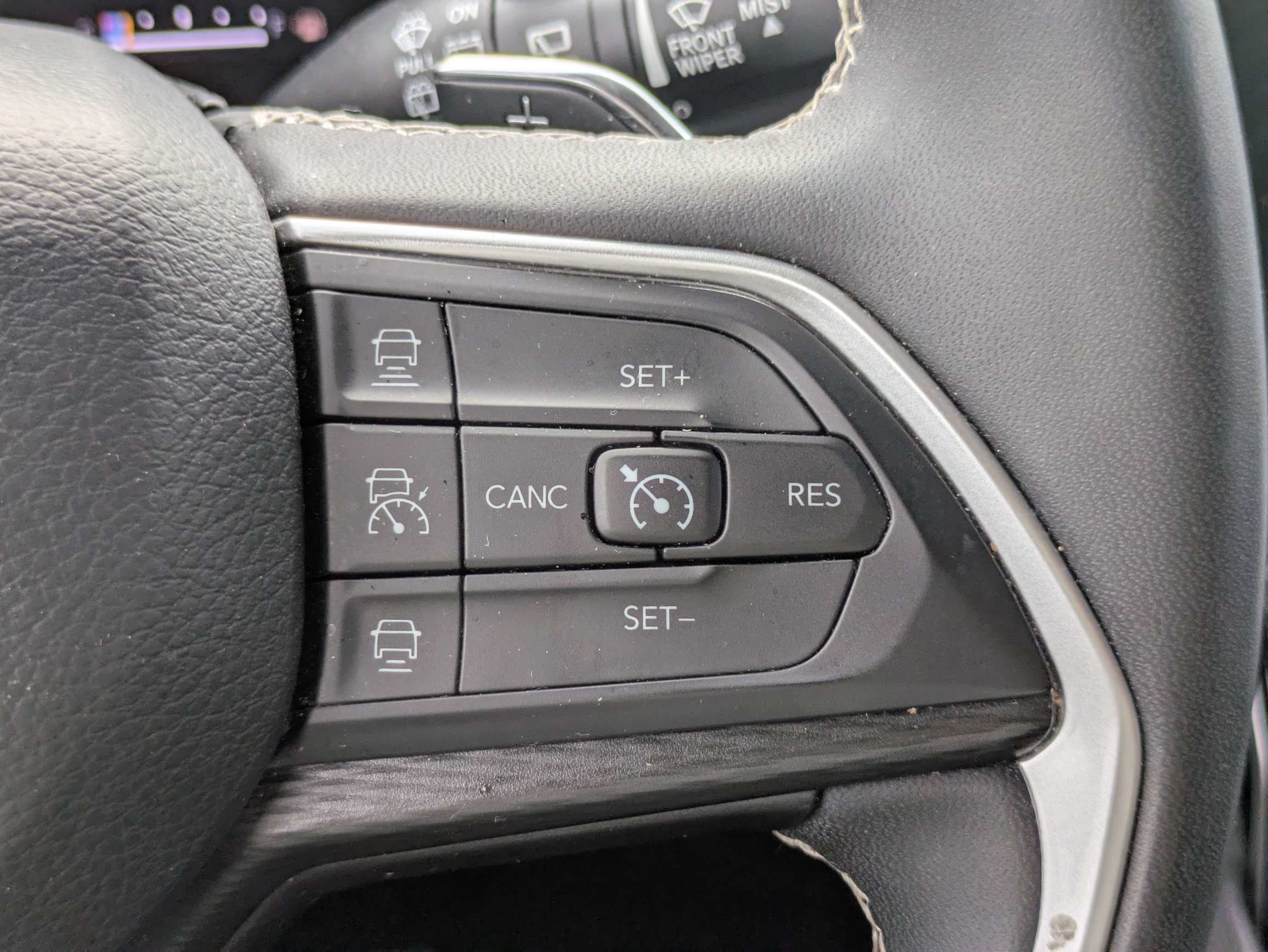 Used 2023 White Jeep Laredo image 22