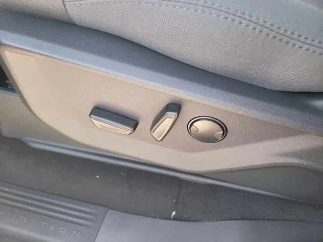New 2026 Oxford White Ford Active image 23