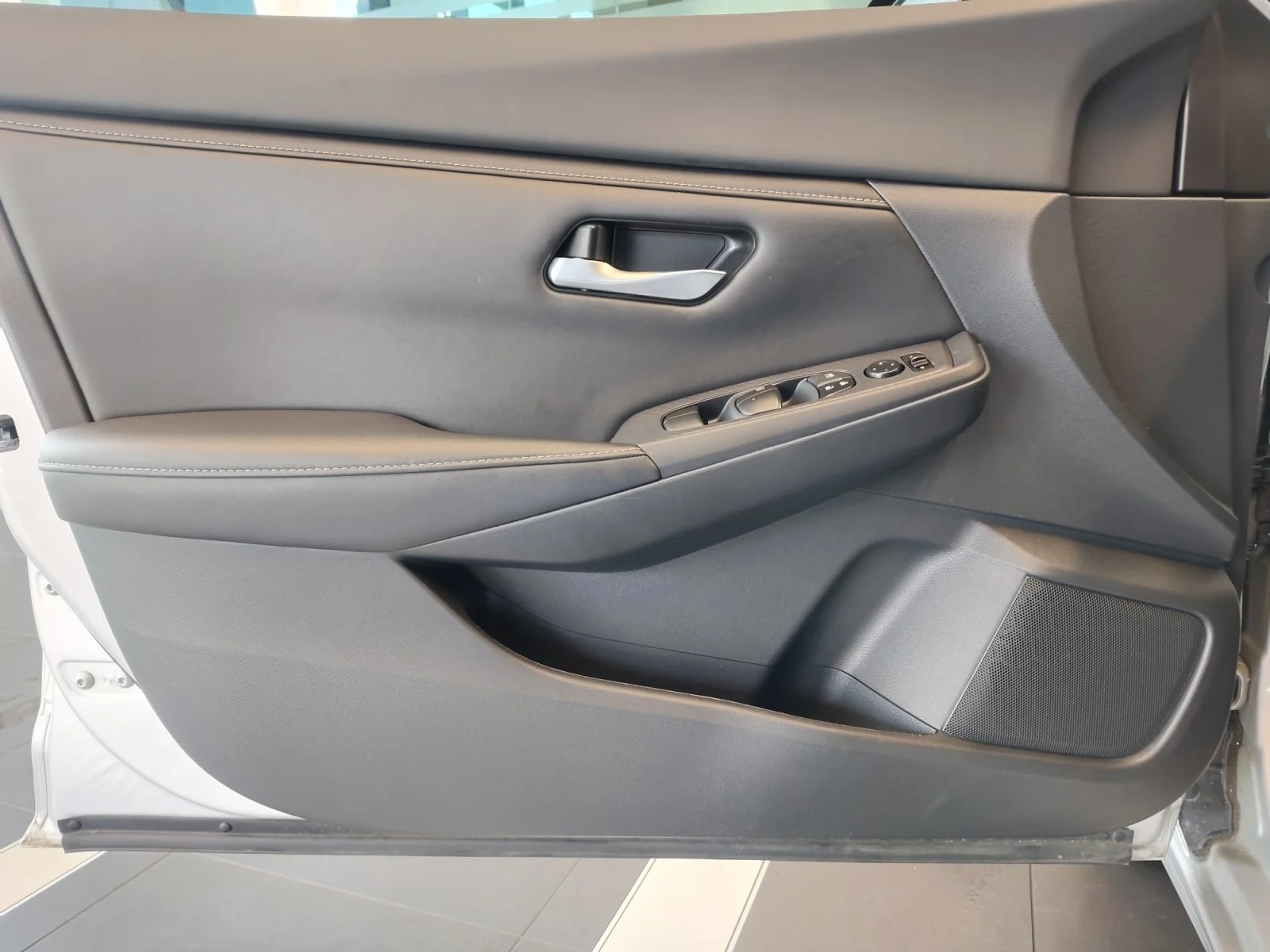 Used 2022 Brilliant Silver Metallic Nissan SV image 27