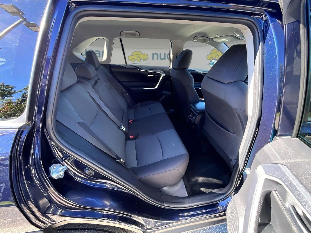 Used 2025  Toyota XLE image 16