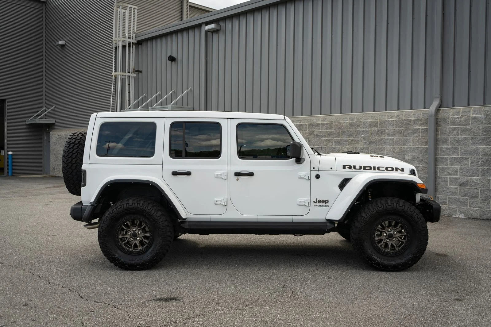 Used 2022 White Jeep Unlimited Rubicon 392 image 23